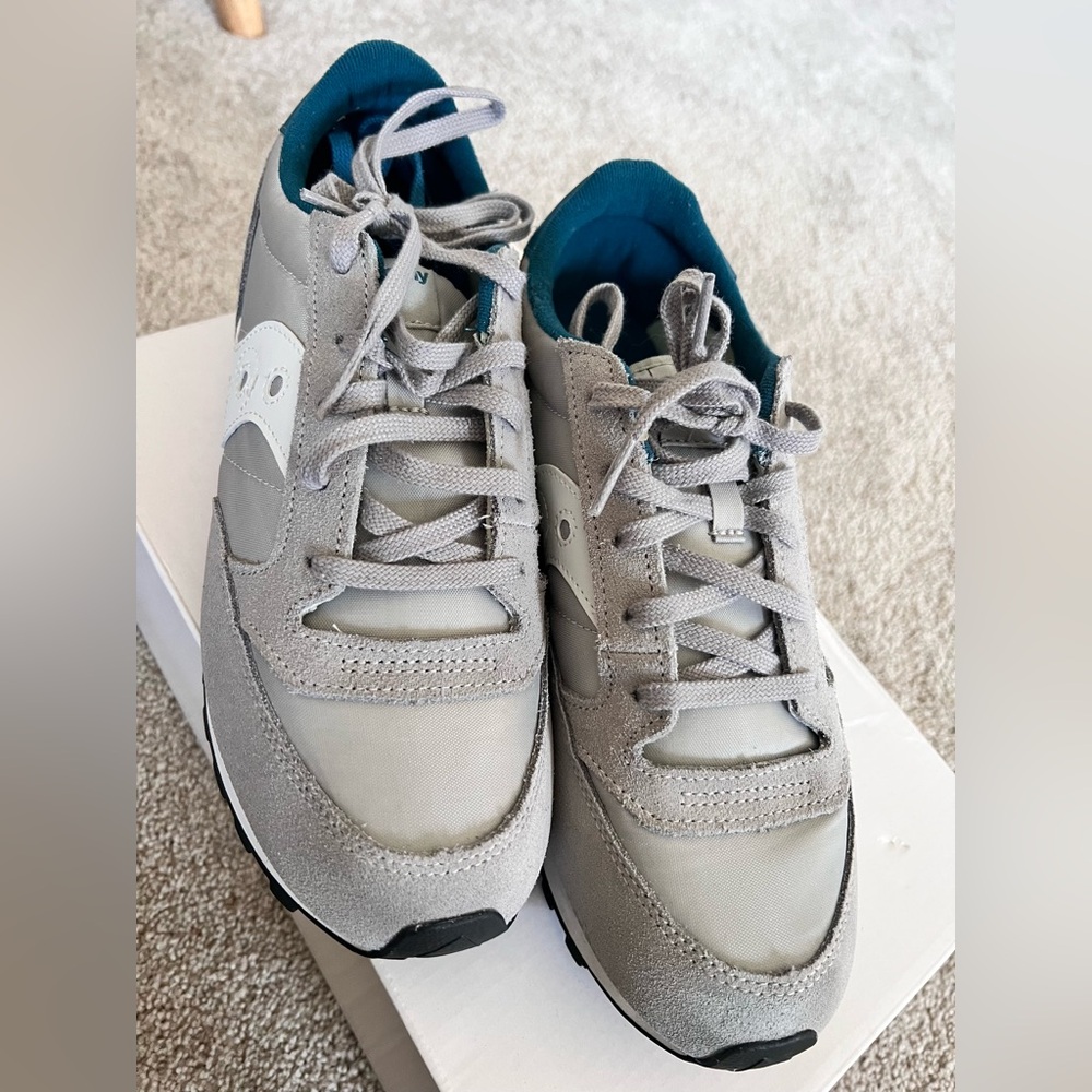 Like new SAUCONY Jazz Original Lace-Up Sneaker 8 women’s 6 boys